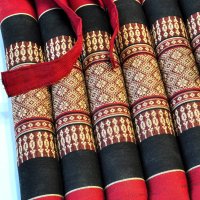 Kissen Thai Sitzkissen Blüten Rot-Schwarz 35x35cm mit Band